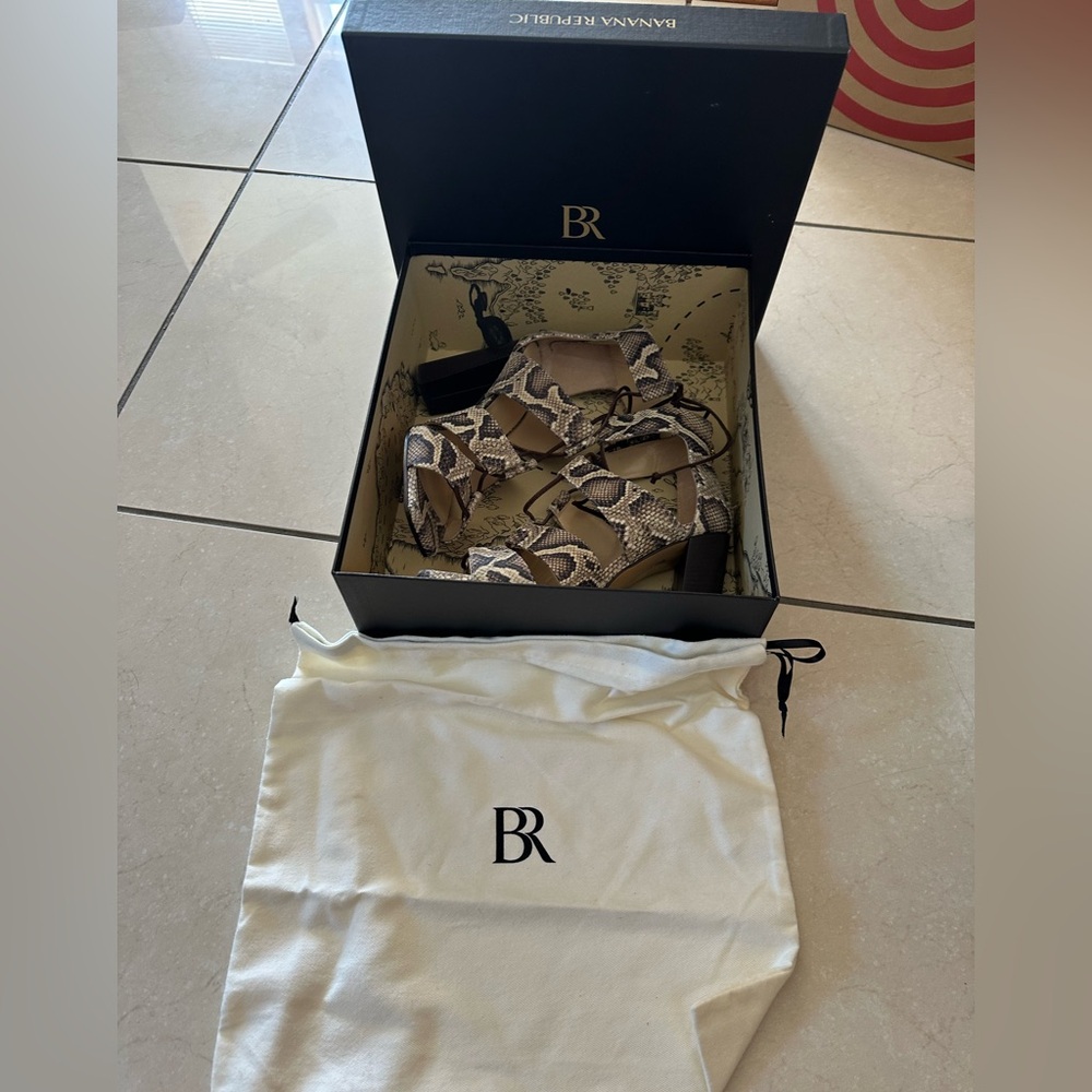 Brand new in box, Banana Republic python, leather block heel. - Picture 4 of 10